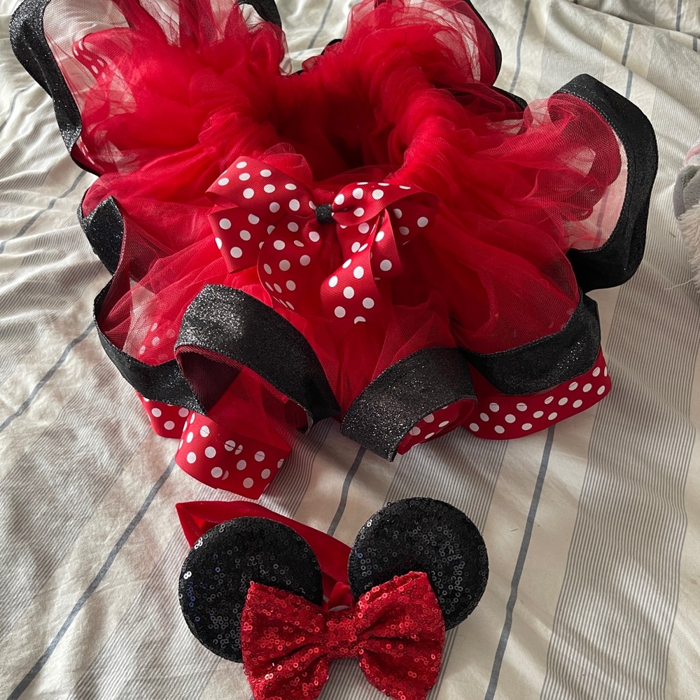 Minnie Mouse skirt 2-3t with headband